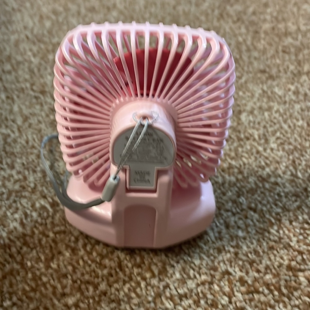 Pink Mini Desktop Fan USB - Picture 3 of 6